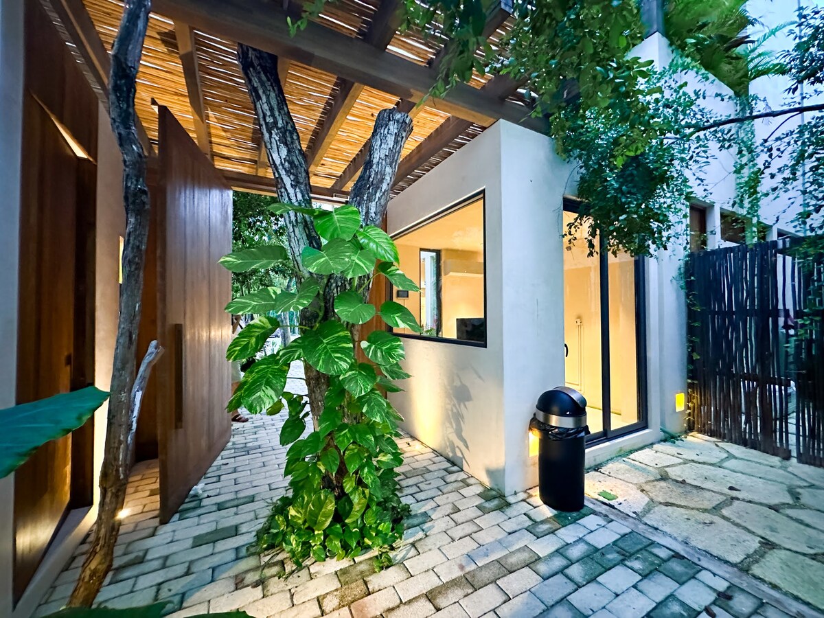 Co-working desk space for remote professionals at Luxury Jungle VIBE Tulum villa